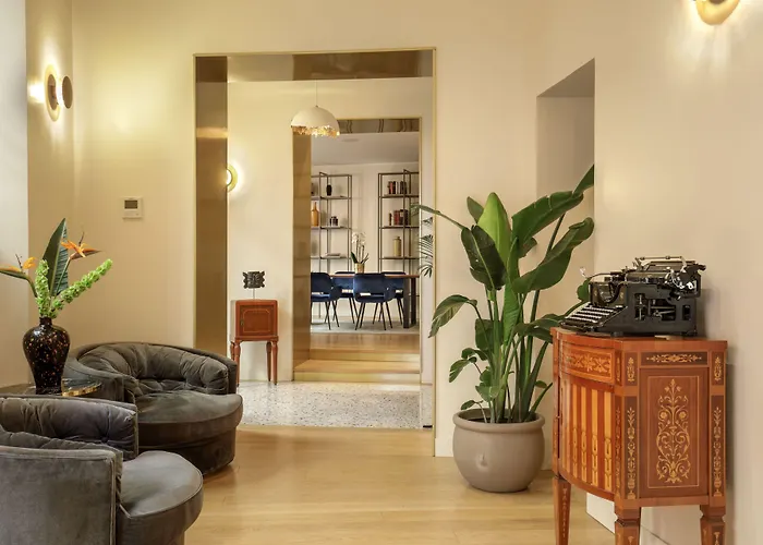 9hotel Cesari Hotel 4*